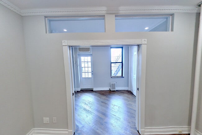 Building Photo - 279 E 10th St
