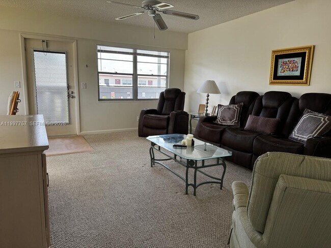 Foto del edificio - 536 Fanshaw M