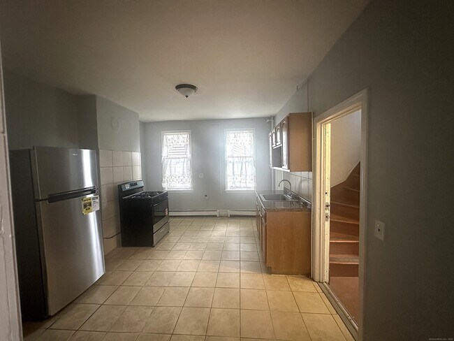 Foto del edificio - 108 New Britain Ave