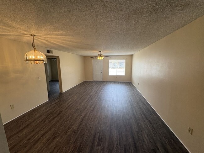 Building Photo - 3 Bedroom 2 bath Tavares
