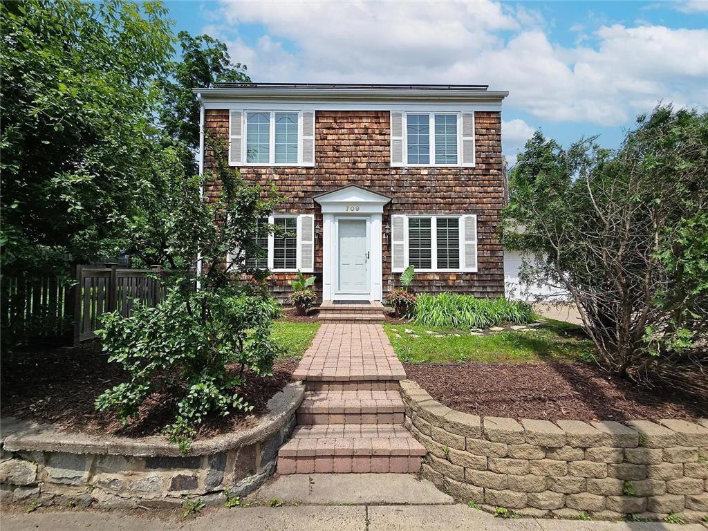Foto principal - 709 Wayzata Blvd E