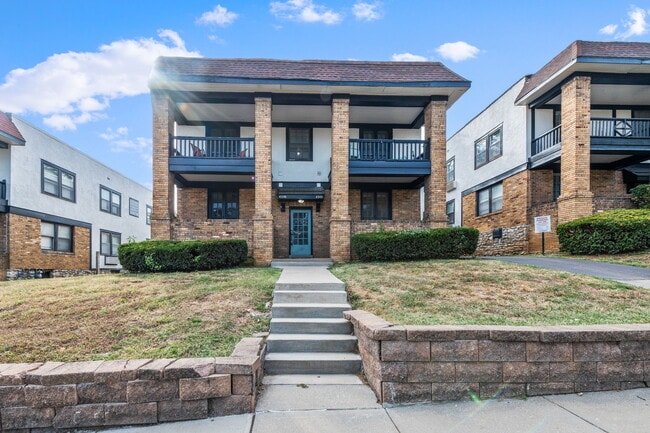 Building Photo - The Drake