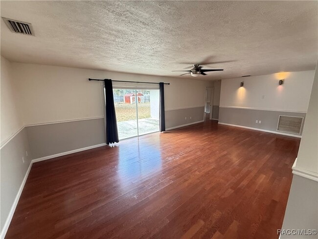 Foto del edificio - 920 N Lyle Ave