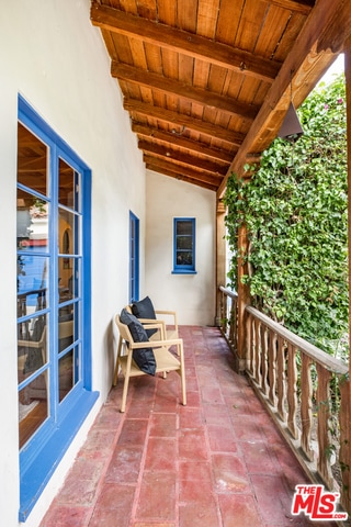 Building Photo - 738 San Lorenzo St