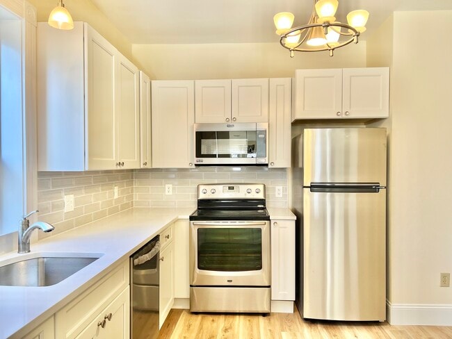 Kitchen - 32 Putnam Hts