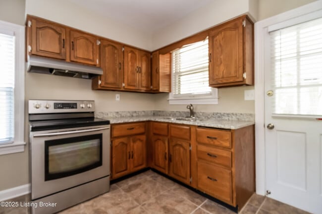 Building Photo - 4620 Hillside Dr