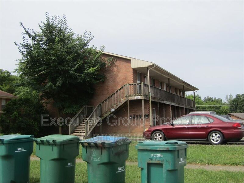 Foto principal - 266-11 Elmwood Dr.