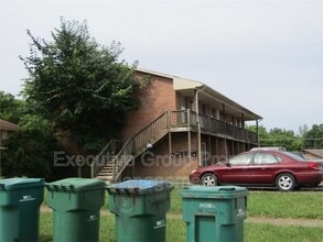 Building Photo - 266 Elmwood Dr