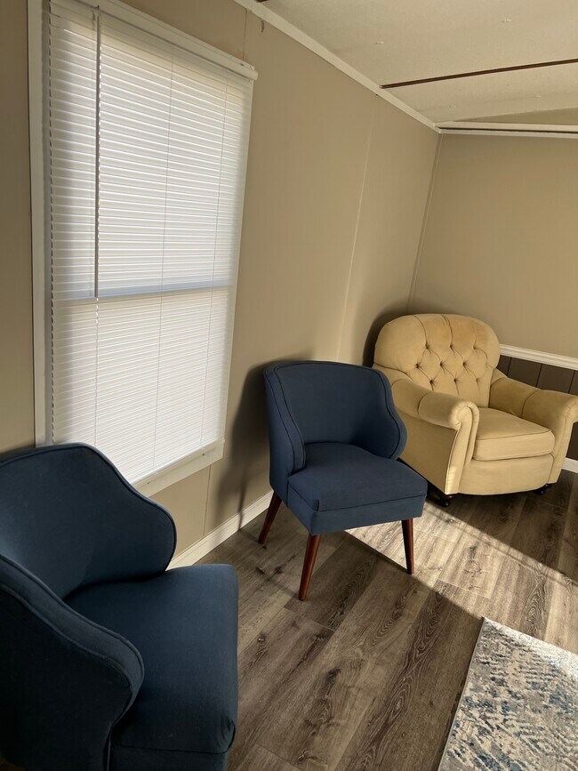 Living Room - 201 Roosevelt St