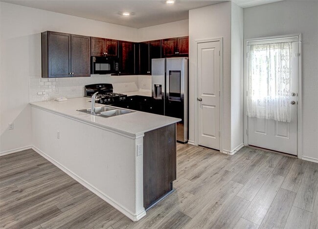 Building Photo - 2704 Shimsham Dr