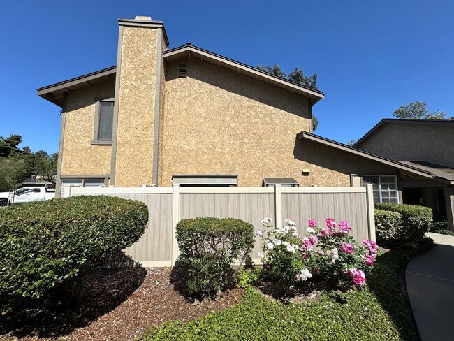 Foto del edificio - Serene River View Community in East Ventura!