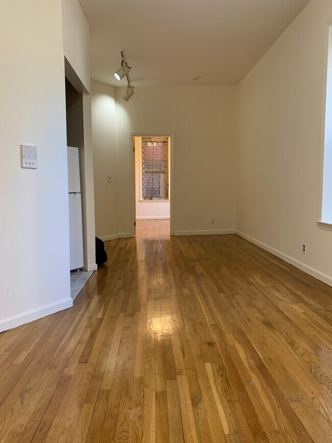 Interior Photo - 100 W 87th St