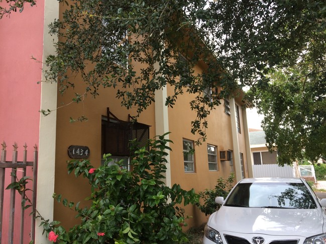 Frente a NW 2 st - 1434 NW 2nd St