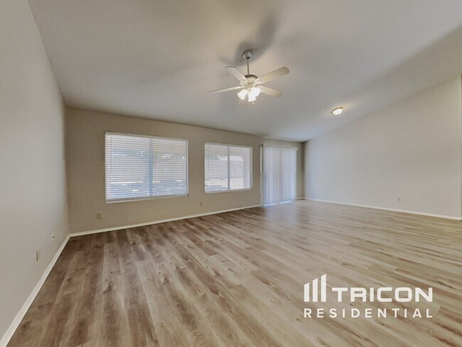 Building Photo - 1625 N 74th Pl