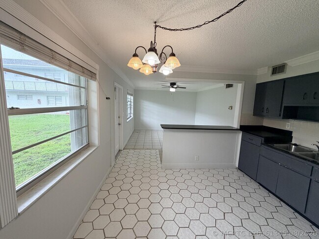 Building Photo - 6191 SW 37th St