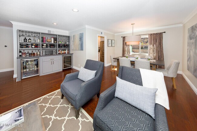 Foto del edificio - 249 Greenmeadow Dr