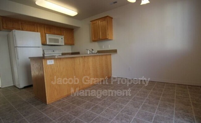 Building Photo - 1580 N Stevens Dr