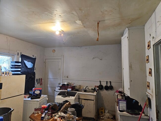 Building Photo - 219 Eastern Ave