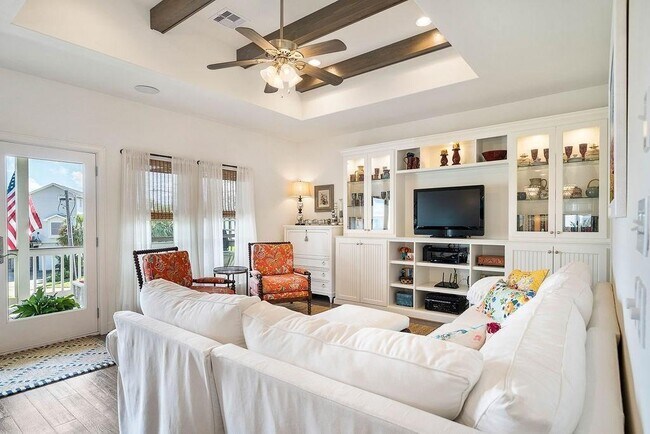 Building Photo - 22522 Vista Del Mar