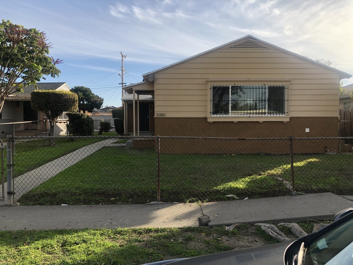 Primary Photo - 2304 W Compton Blvd