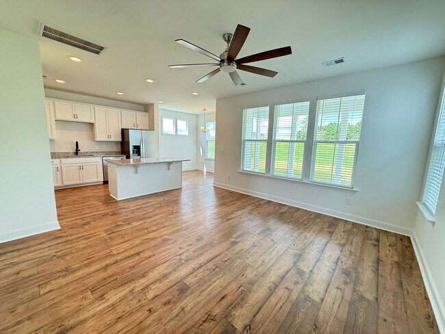 Foto del edificio - 3 Bedroom 2.5 Bath House in Hawthorne Land...