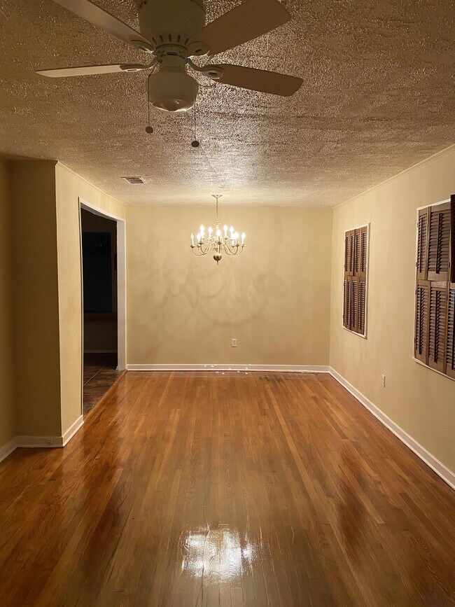 Building Photo - 5417 Mimosa Dr