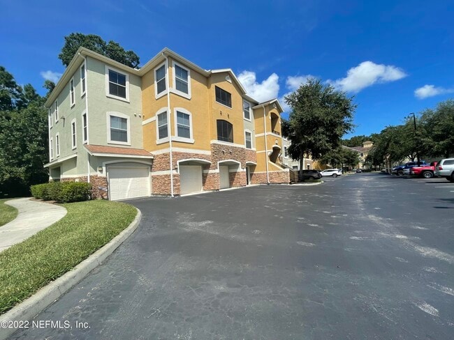 Building Photo - 8539 Gate Pkwy W