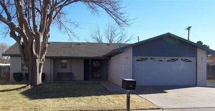 Building Photo - 2307 W Bullock Ave