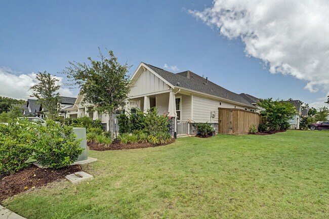 Building Photo - 21339 Sierra Point Ln