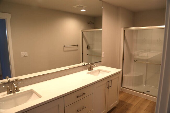 Foto del edificio - New 3 bed 2.5 Bath Townhome Ready for You!