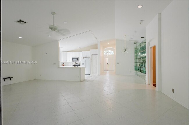 Foto del edificio - 7577 Caprio Dr