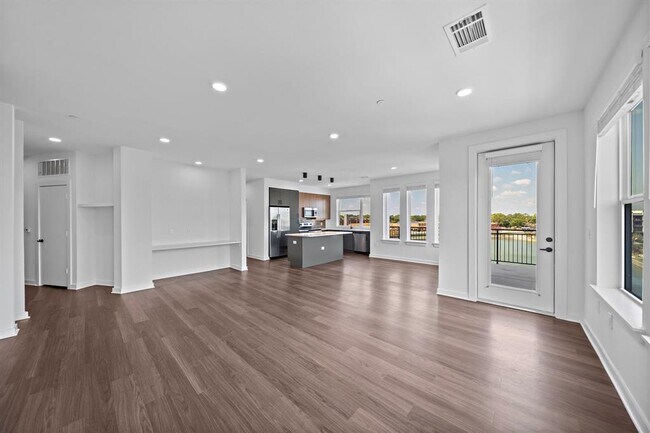Foto del edificio - 10421 Deerwood Rd