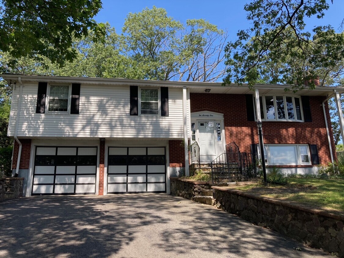 Primary Photo - 271 Ridge St
