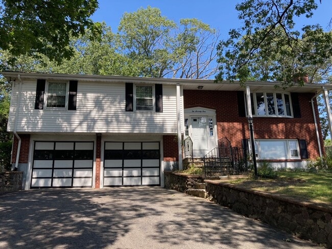 Building Photo - 271 Ridge St