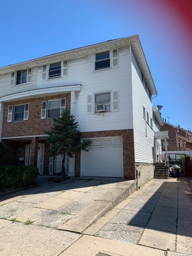 Foto principal - 65-05 Douglaston Pkwy