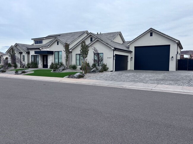 Building Photo - Gorgeous single story with RV Garage in Majestic Fields