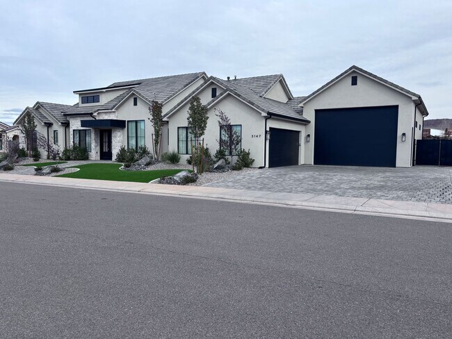 Foto del edificio - Gorgeous single story with RV Garage in Majestic Fields