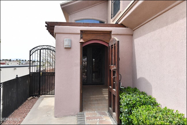 Building Photo - 7318 Corona Del Sol Dr