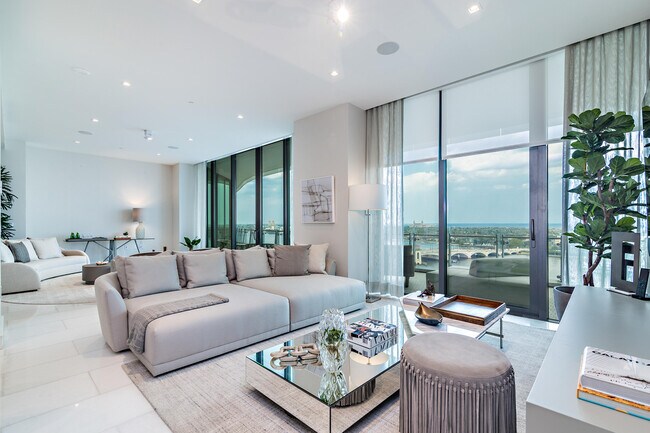 Building Photo - 1100 S Flagler Dr