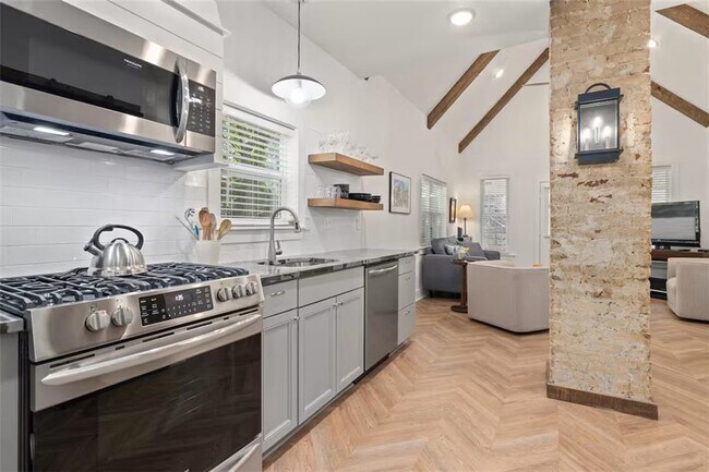 Foto del edificio - 93 S W Ave