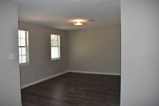 Building Photo - 135 Stoneybrooks Pl