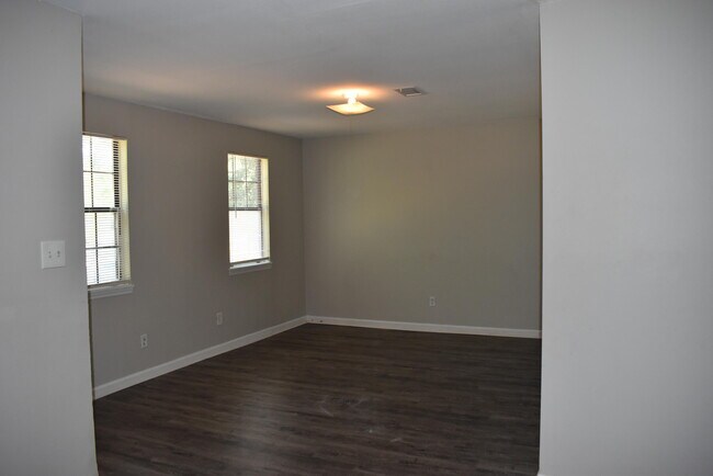 Foto del edificio - 135 Stoneybrooks Pl