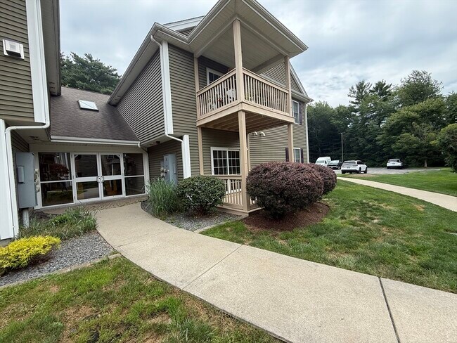 Foto del edificio - 215 Longmeadow Rd