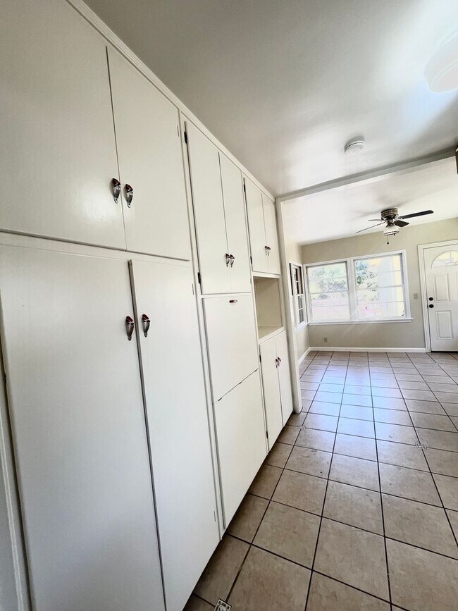 Foto del edificio - Charming 2 Bedroom Cottage in the Heart of...