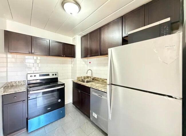 Building Photo - 1360 W Touhy Ave