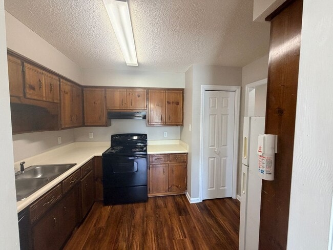 Building Photo - Check Out This 3BD/2B Home!!
