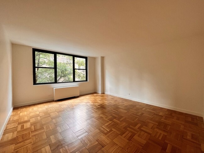 Foto del edificio - 333 E 49th St