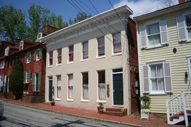 BUILDING FRONT - 52 Cornhill St