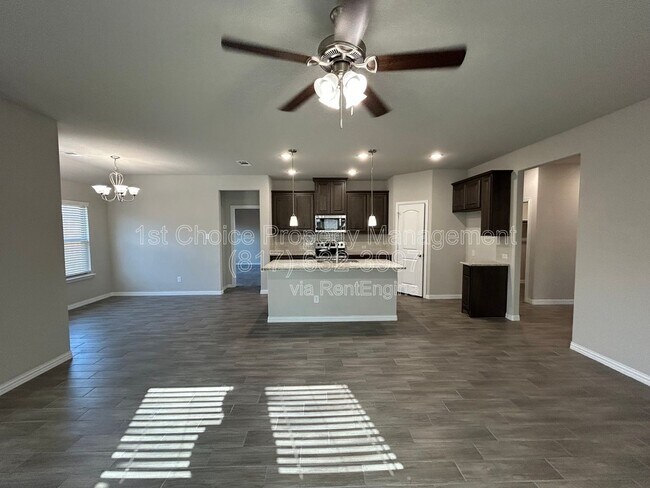 Building Photo - 505 Reatta Dr