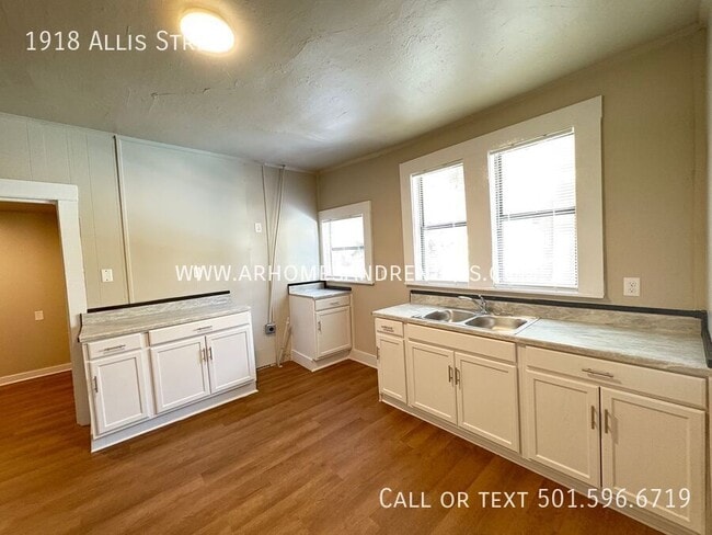Building Photo - 1918 Allis St